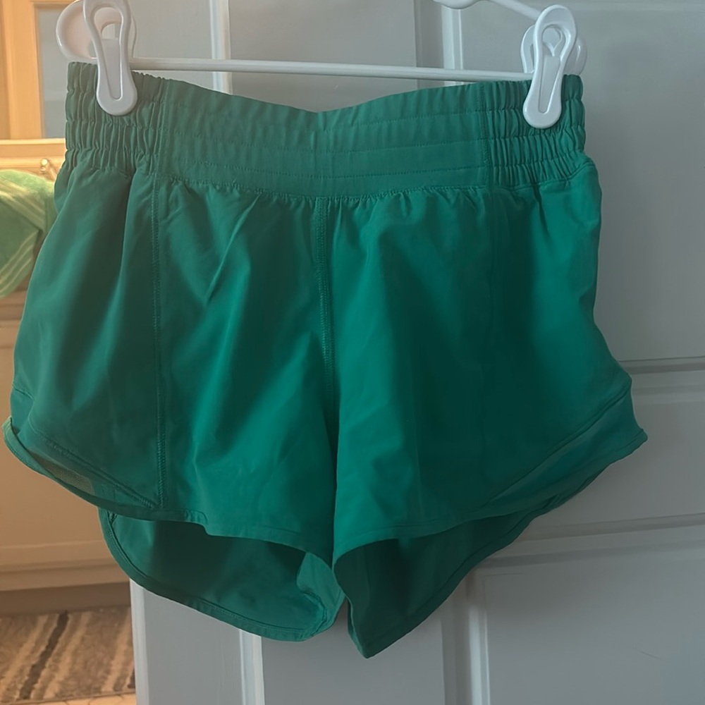 Lululemon hotty hots size 2 high rise 2.5 inch